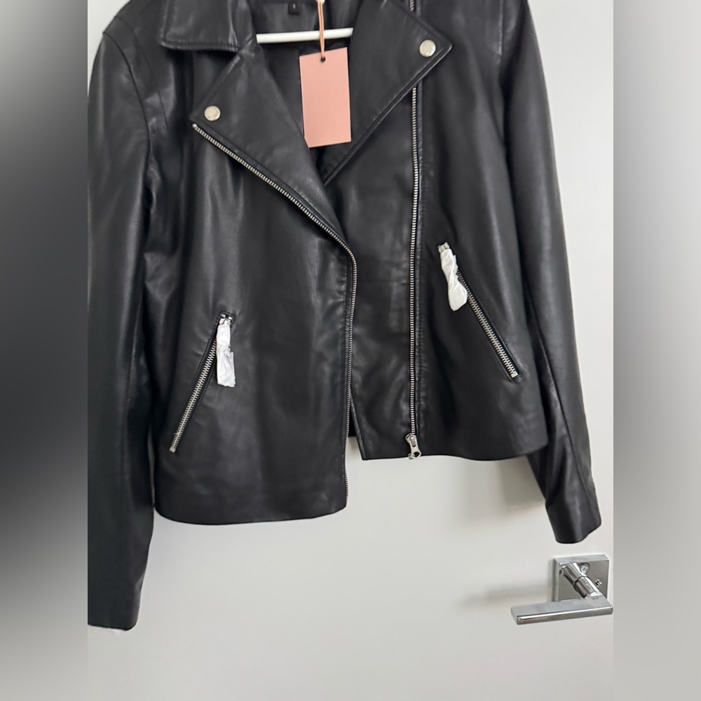 NWT Quince Women's Classic Moto Black Washed Leather Jacket - 100% Leather - Picture 4 of 4